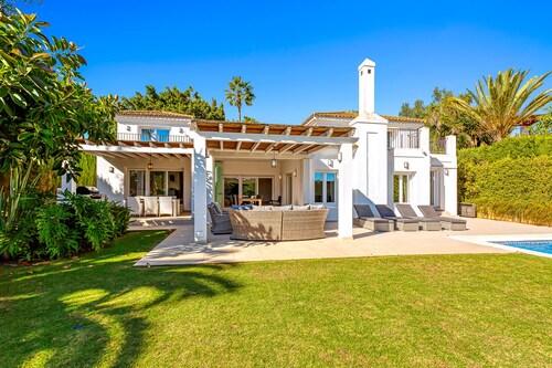Modern 4 bedroom villa with beautiful garden, private pool close to golf courses