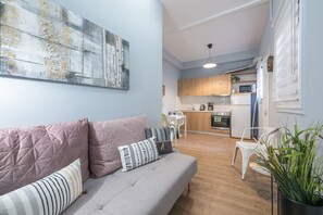 Individually decorated, individually furnished, desk, laptop workspace - City Nest Apartment by Cloudkeys (Athens)