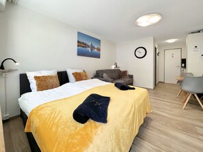 Iron/ironing board, free WiFi, bed sheets