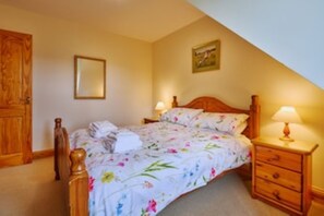 5 slaapkamers, een bureau, een strijkplank/strijkijzer, gratis wifi