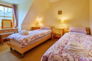 5 bedrooms, desk, iron/ironing board, free WiFi