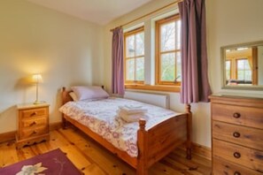5 Schlafzimmer, Schreibtisch, Bügeleisen/Bügelbrett, kostenloses WLAN