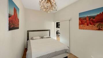 1 Schlafzimmer, Bügeleisen/Bügelbrett, kostenloses WLAN, Bettwäsche