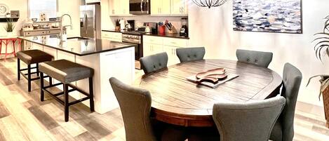 冰箱、微波炉、烤箱、炉灶