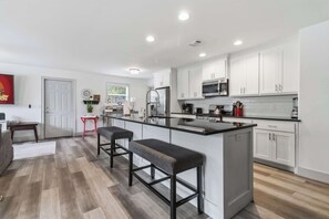 Coffee/tea maker, fridge, microwave, oven - Spacious Renovated Home with Fenced Yard (Springdale)