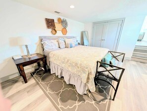 4 bedrooms, desk, iron/ironing board, WiFi