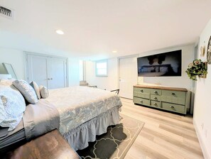 Unclassified image, 5 of 31, button