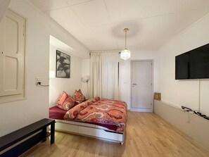 1 chambre, fer et planche à repasser, accès au Wi-Fi (inclus)