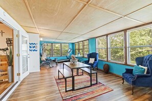 Interior - War Eagle Getaway (Springdale)