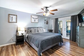 4 bedrooms, desk, iron/ironing board, WiFi