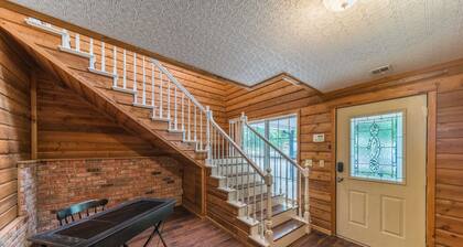 Two houses, 8 bedrooms, 4 King beds, 7400 sq ft.