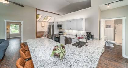 Two houses, 8 bedrooms, 4 King beds, 7400 sq ft.