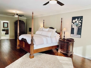 8 bedrooms, desk, iron/ironing board, WiFi