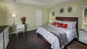 3 bedrooms, desk, iron/ironing board, WiFi