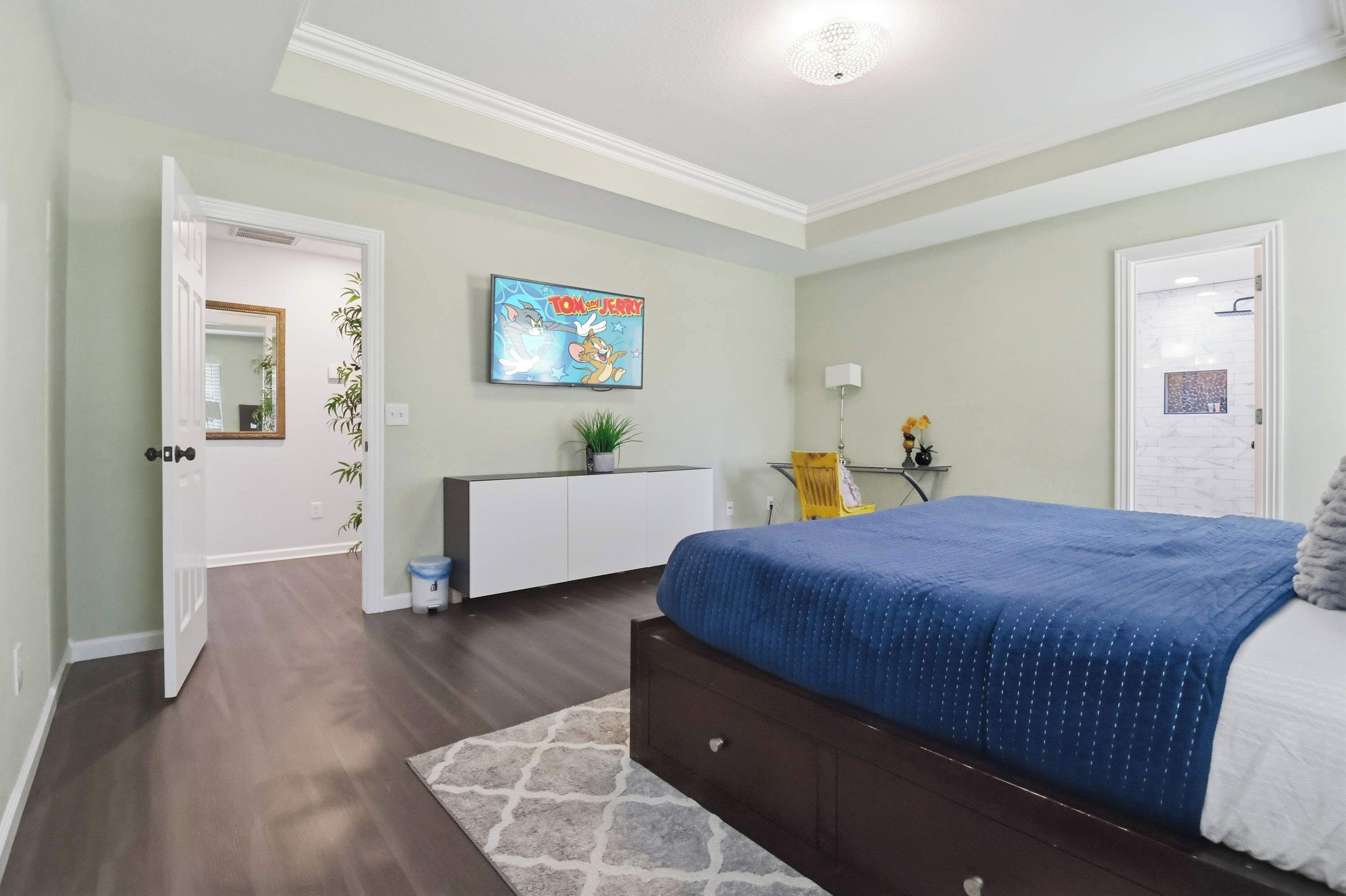 3 bedrooms, desk, iron/ironing board, WiFi