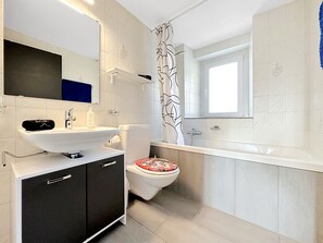 Badekar, hårføner og håndklær