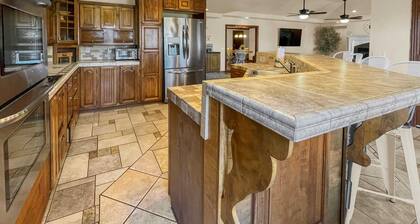Charming Home with Lake View, Neighborhood Beach