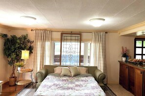 3 bedrooms, desk, iron/ironing board, WiFi