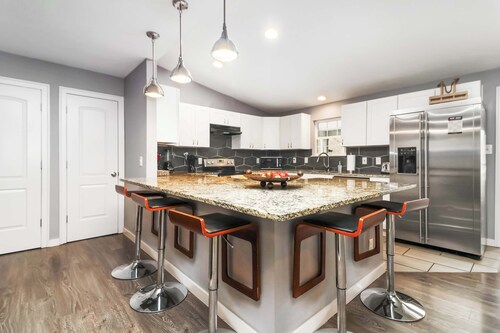 Renovated Home Sunroom, Porch Golf & Trails Nearby