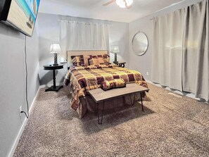 4 bedrooms, desk, iron/ironing board, WiFi