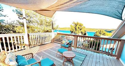 Beaver Lake Studio - King size bed and lake view