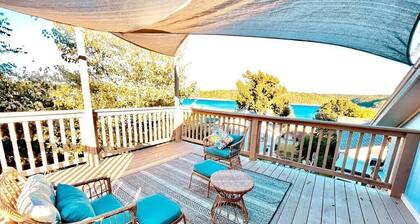 Beaver Lake Studio - King size bed and lake view