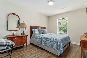 3 bedrooms, desk, iron/ironing board, WiFi