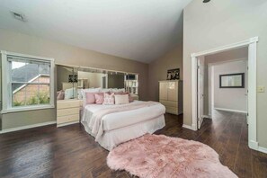 3 bedrooms, desk, iron/ironing board, travel cot