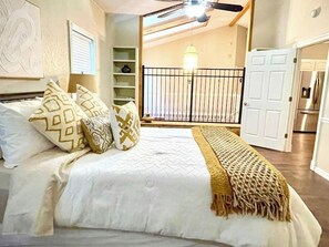 3 soveværelser, skrivebord, strygejern/strygebræt, weekendseng