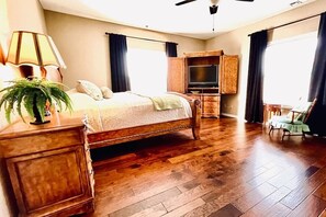 5 bedrooms, desk, iron/ironing board, WiFi