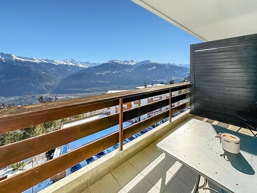 Pied-à-terre in Crans-Montana, pool and view - Swi