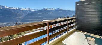 Pied-à-terre in Crans-Montana, pool and view - Swi