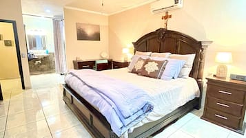 2 habitaciones, escritorio, tabla de planchar con plancha y wifi