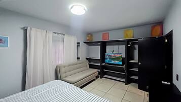 2 bedrooms, desk, iron/ironing board, WiFi
