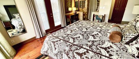 4 bedrooms, desk, iron/ironing board, WiFi