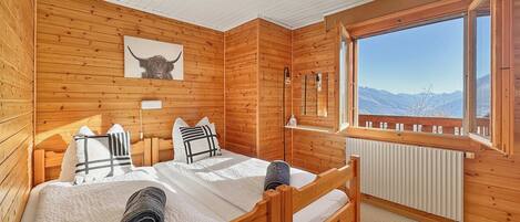 3 makuuhuonetta, silitysrauta/-lauta, ilmainen Wi-Fi, vuodevaatteet