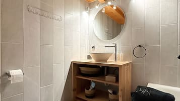 Bathtub, hair dryer, towels