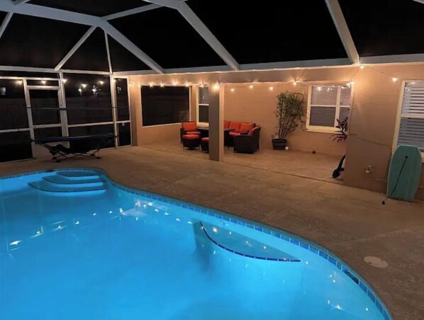 Alberca al aire libre y alberca climatizada