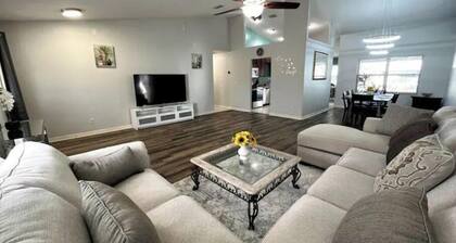 Hidden Gem- stylish 3BR house w/heated pool