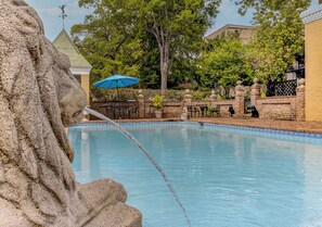 Seasonal outdoor pool - The Inn at Cedar Grove (Vicksburg)