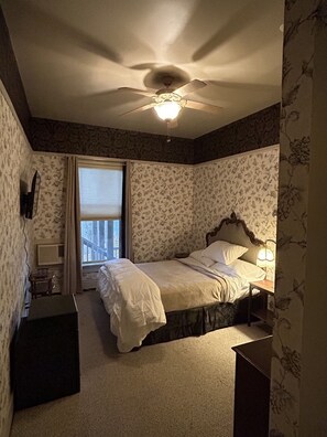 Classic Room, 1 Katil Ratu (Queen) | Wi-fi percuma 