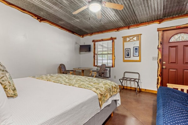 1 bedroom - Lodge 54 -Cozy Room right off the Lodge (Burnet)