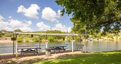 Cabin 1 - One bedroom near the Arcade and Pool