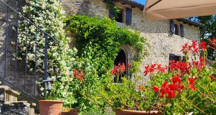 Monterotondo mountain villa with private pool, walk restaurant, WIFI.