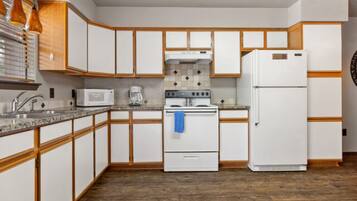 Fridge, oven, dishwasher, cookware/dishes/utensils