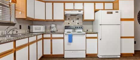 Fridge, oven, dishwasher, cookware/dishes/utensils