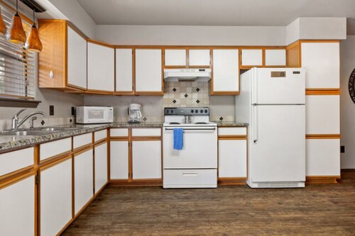 Condo D - Two Bedroom Condo