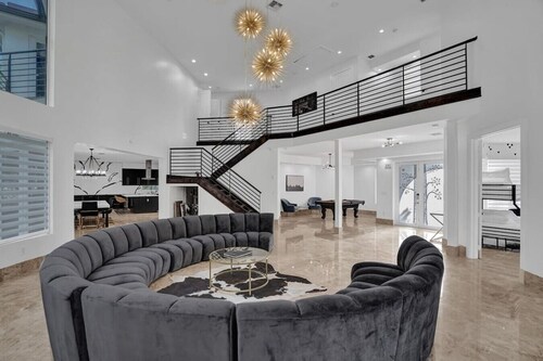 5000Sf  Luxe Mansion/Pool/Gameroom