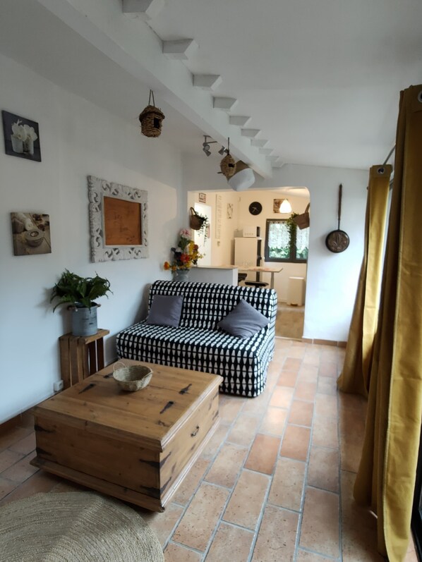 TV - The house around the fig tree (Aramon)
