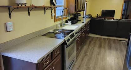 Bloomingdale Country Cottage 2bed 2bath